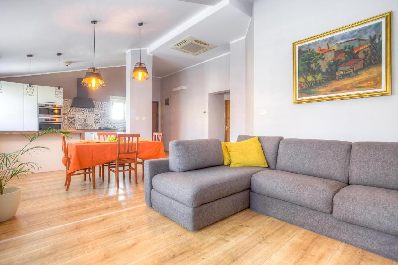 Diconi Apartment Pula Luaran gambar