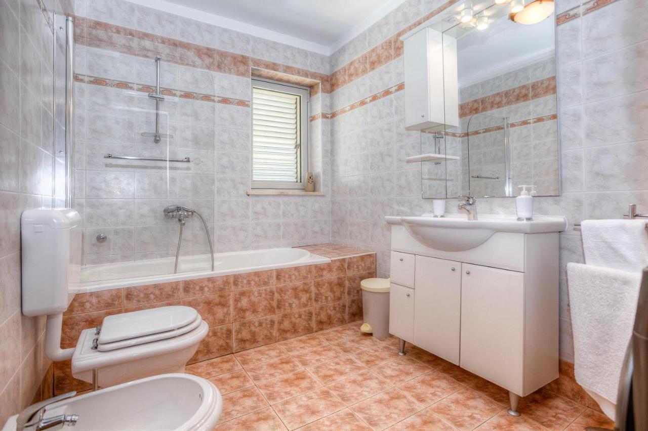 Diconi Apartment Pula Luaran gambar