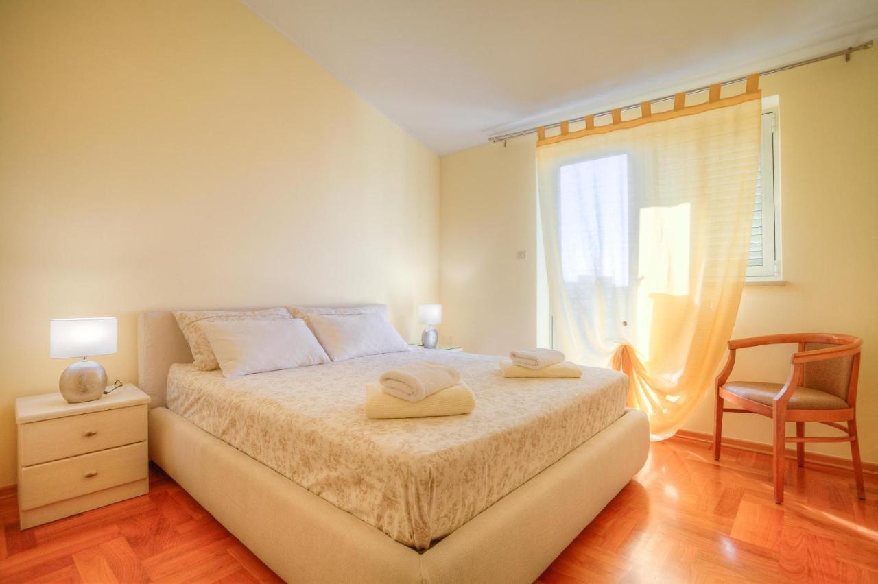 Diconi Apartment Pula Luaran gambar